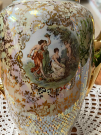 Чайник Wilgelm Jager Eisenberg GDR 1970гг. Фарфор с позолотой и деколью "Мадонна". Винтаж. Картинка 2